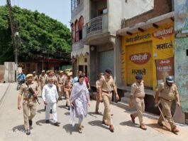 त्योहारों के मद्देनजर जिलाधिकारी और एसपी ने सुरक्षा व्यवस्थाओं का लिया जायजा