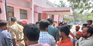 इलाज के अभाव में मासूम की मौत हंगामा