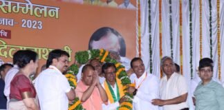 सीएम योगी का मंत्र, मतदान प्रतिशत बढ़ाने पर करें जोर चिकित्सक