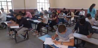 लिटिल फ्लावर में शुरू हुई इंजीनियरिंग व मेडिकल तैयारी की क्लासेज