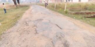 सड़कों में गड्ढे या गड्ढों में सड़क, कहना मुश्किल