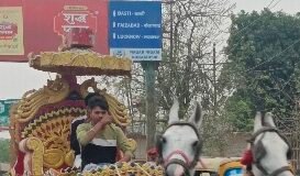 हाईवे पर दौड़ रही घोड़ा गाड़ी गोरखपुर