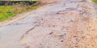 सड़कों में गड्ढे या गड्ढों में सड़क, कहना मुश्किल