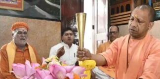 सीएम योगी ने किया रुद्राभिषेक