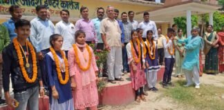 सम्मान पाकर खिल उठे टॉपर बच्चों के चेहरे