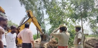 अवैध कब्जे पर चला जिला प्रशासन का बुलडोजर