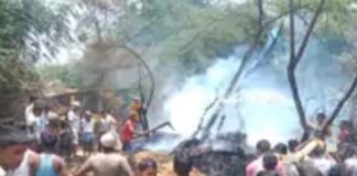 संतकबीर नगर में शार्ट सर्किट से 3 झोपड़ियों में लगी आग जवानों की मदद से आग पर पाया काबू