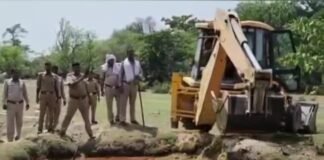 गोरखपुर आबकारी विभाग का कच्ची शराब के ठिकानों पर चला बुलडोजर