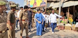 पुलिस अधीक्षक और डीएम ने लिया कानून व्यवस्था का जायजा।