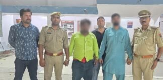80 किलो गोमांस के साथ दो तस्कर धराए, पुलिस ने चाकू भी बरामद किया।