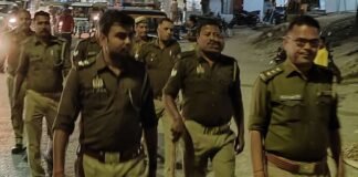 गोरखपुर में पुलिस का दमदार कदम: फुट पेट्रोलिंग से सुरक्षा कवच मजबूत।