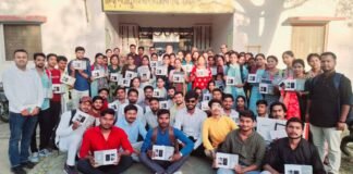 युवा सशक्तिकरण और सम्मान का उत्सव: टैबलेट वितरण व पुरस्कार वितरण समारोह” “टैबलेट, पुरस्कार और प्रेरणा: स्वामी विवेकानंद योजना के तहत छात्रों को सम्मान, विश्वविद्यालय में उत्साह का माहौल।”