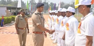 खेल और शक्ति का संगम: कुशीनगर में पुलिस अधीक्षक ने दी द्वितीय अंतर जनपदीय प्रतियोगिता को हरी झंडी।