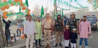 कुशीनगर में ईद-उल-फितर का उमंग: पुलिस की सतर्कता ने बांधा शांति का सेतु, भाईचारे की चमक।