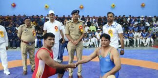 संतकबीरनगर में अंतरजनपदीय खेल प्रतियोगिता शुरू SP सत्यजीत गुप्ता ने किया उद्घाटन “खेल भावना से बढ़ता है सम्मान”