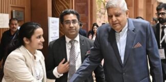 “गोरखपुर की बेटी निहारिका को उपराष्ट्रपति का आशीर्वाद – प्रतिभा और परिश्रम की अनमोल मिसाल”