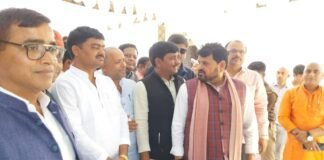 पूर्व सांसद बृज भूषण शरण सिंह ने दी दिवंगत विभूतियों को श्रद्धांजलि, परिवारों को बंधाया ढांढस”