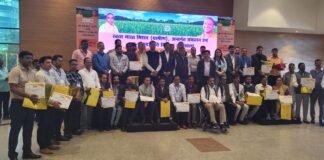 स्वच्छता में उत्कृष्टता के लिए डीपीआरओ व टीम सम्मानित।