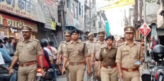 सीएम शोभायात्रा और त्योहारों की सुरक्षा में गोरखपुर पुलिस सजग, अराजकता पर सख्ती का ऐलान। होली, ईद और शोभायात्रा: गोरखपुर में शांति के लिए पुलिस अलर्ट पैदल गश्त से लेकर पीस मीटिंग तक, पुलिस की हर गतिविधि पर नजर