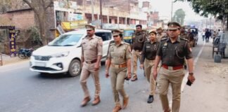 त्योहारों की रंगत में शांति और सुरक्षा का रंग: खजनी पुलिस का भव्य पैदल मार्च।