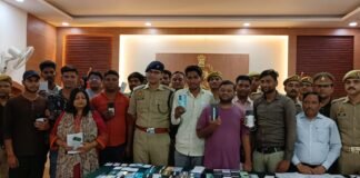 एसपी सिटी ने मोबाइल वितरण कर दिया होली का तोहफा एसएसपी गोरखपुर ने सितंबर 2023 से अब तक 1.72 करोड़ के मोबाइल किए बरामद