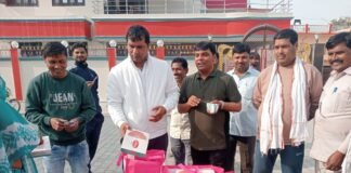 चतुर्वेदी विला में होली की अनूठी पहल: जरूरतमंदों के चेहरे पर मुस्कान बिखेर कर मनाया गया त्यौहार।