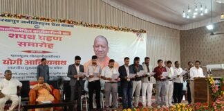 नवनिर्वाचित कार्यकारिणी को महापौर डॉ. मंगलेश श्रीवास्तव ने दिलाई शपथ, सीएम योगी रहे मौजूद।