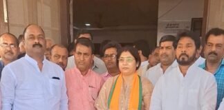 नव नियुक्त जिला अध्यक्ष नीतू सिंह का जोरदार स्वागत, जय चौबे के नेतृत्व में जन्मदिन का उत्साहपूर्ण जश्न!