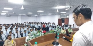 गोरखपुर में साइबर अपराध रोकने की मुहिम: पुलिस ने कार्यशाला के जरिए जनता को किया जागरूक, हेल्पलाइन 1930 पर तुरंत शिकायत करें।