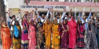 शराब की दुकान के खिलाफ ग्रामीणों का हल्ला बोल, तहसील पर जोरदार प्रदर्शन।