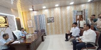 जनशिकायतों का त्वरित निस्तारण और राजस्व वादों पर अभियान चलाने का मंडलायुक्त का निर्देश