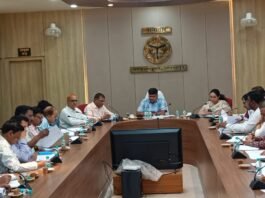 मुख्यमंत्री युवा उद्यमी विकास अभियान में लापरवाही पर मंडलायुक्त सख्त गोरखपुर और देवरिया के उपायुक्त उद्योग को कारण बताओ नोटिस जारी