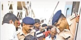गोरखपुर जंक्शन पर RPF की मुस्तैदी: यात्रियों की सुरक्षा और सेवा में समर्पित ।
