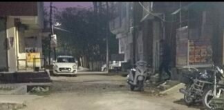 खराब सड़कों से परेशान गीडा सेक्टर 5 के निवासी, प्राधिकरण से त्वरित कार्रवाई की मांग।