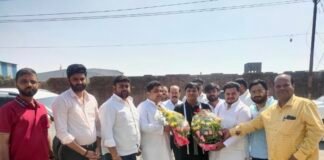 ईद की खुशियों में डॉ. उदय ने बांटा प्यार और भाईचारा।