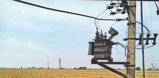 सुरक्षा सर्वोपरि ,गोरखपुर के नौसढ और इससे जुड़े क्षेत्रों में तेज हवाओं और पकी फसल के चलते बिजली आपूर्ति अस्थायी रूप से ठप।