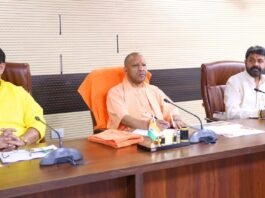 प्रधानमंत्री के दौरे की तैयारियां समय से पूरी करें, विकास कार्यों में न हो देरी: सीएम योगी।