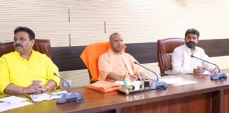 प्रधानमंत्री के दौरे की तैयारियां समय से पूरी करें, विकास कार्यों में न हो देरी: सीएम योगी।