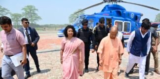 सीएम योगी ने दुधवा टाइगर रिजर्व का किया दौरा, थारू महिलाओं को सम्मानित किया