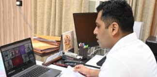 आगामी त्योहारों की तैयारी: DIG बस्ती ने दिए कड़े निर्देश, शांति और सुरक्षा रहेगी प्राथमिकता।