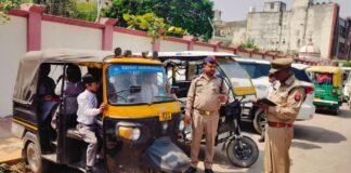 अवैध ई-रिक्शा पर परिवहन विभाग की सख्त कार्रवाई, बच्चों की सुरक्षा के लिए अभियान तेज।