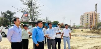 गोरखपुर में कन्वेंशन सेंटर की तैयारियां तेज: मंडलायुक्त अनिल ढींगरा ने लिया निर्माण कार्यों का जायजा।