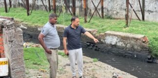 बारिश में जलजमाव पर नगर आयुक्त की सख्त नजर जलभराव से राहत का संकल्प: नगर आयुक्त ने लिया एक्शन, सड़कों से पानी हटाने का दिया आदेश