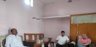 डॉ. उदय प्रताप चतुर्वेदी ने धमैंचा पहुंचकर व्यक्त की शोक संवेदना।