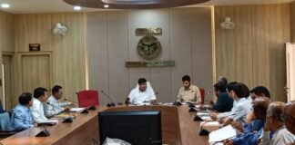 मुख्य सचिव ने की विकास योजनाओं की समीक्षा।