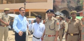 डीएम-एसपी ने समय माता मंदिर पोखरे के सौंदर्याकरण का किया निरीक्षण