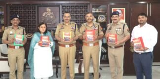 डीजीपी ने की सड़क सुरक्षा पुस्तक का विमोचन
