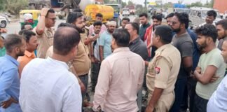 हाइवे कट बंद करने पर ग्रामीणों का विरोध, पुलिस-एनएचएआई ने संभाला मोर्चा