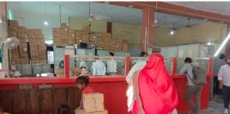 इंडियन पोस्ट बैंक में नेटवर्किंग खराबी, ग्राहक परेशान।