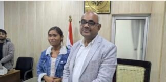 डीएम की दरियादिली: देवांशी के UPSC सपनों को मिला सहारा।